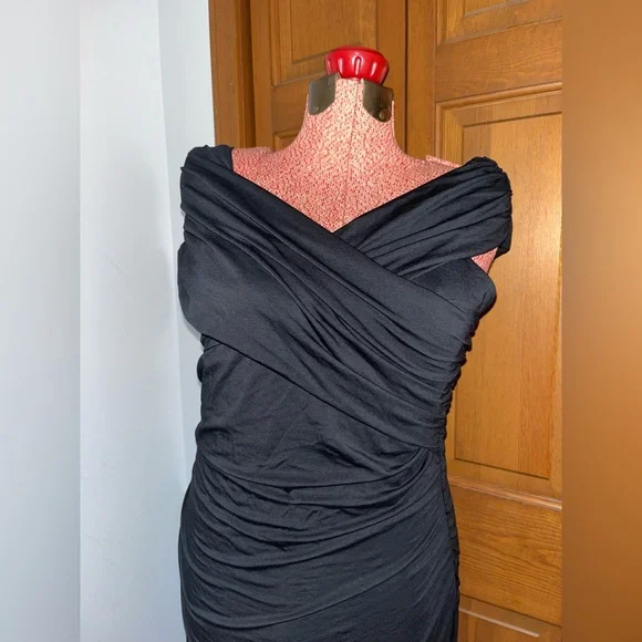 Abercrombie | Tall Off-The-Shoulder Knit Midi Dress - Picture 5 of 8